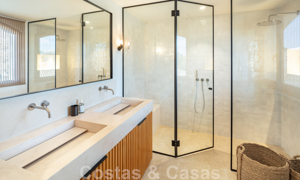 Superbe villa de design à vendre dans l'un des quartiers les plus recherchés de la Golden Mile de Marbella, avec vue sur la mer 45954