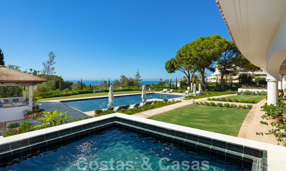 Superbe villa de design à vendre dans l'un des quartiers les plus recherchés de la Golden Mile de Marbella, avec vue sur la mer 45956