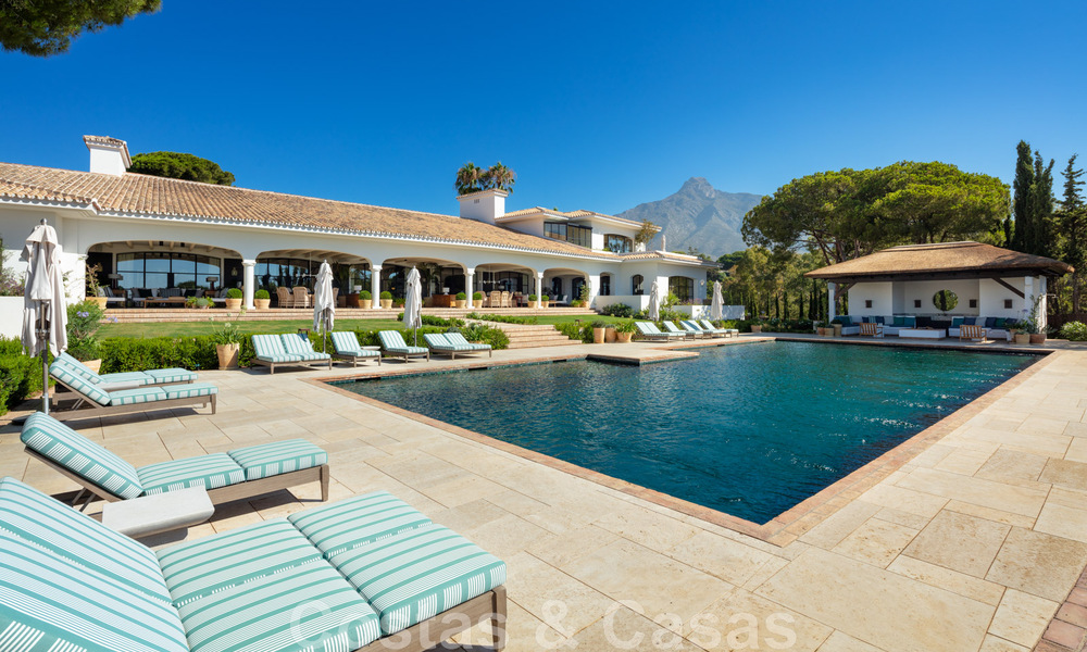 Superbe villa de design à vendre dans l'un des quartiers les plus recherchés de la Golden Mile de Marbella, avec vue sur la mer 45957