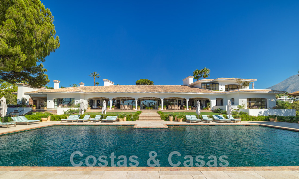 Superbe villa de design à vendre dans l'un des quartiers les plus recherchés de la Golden Mile de Marbella, avec vue sur la mer 45958