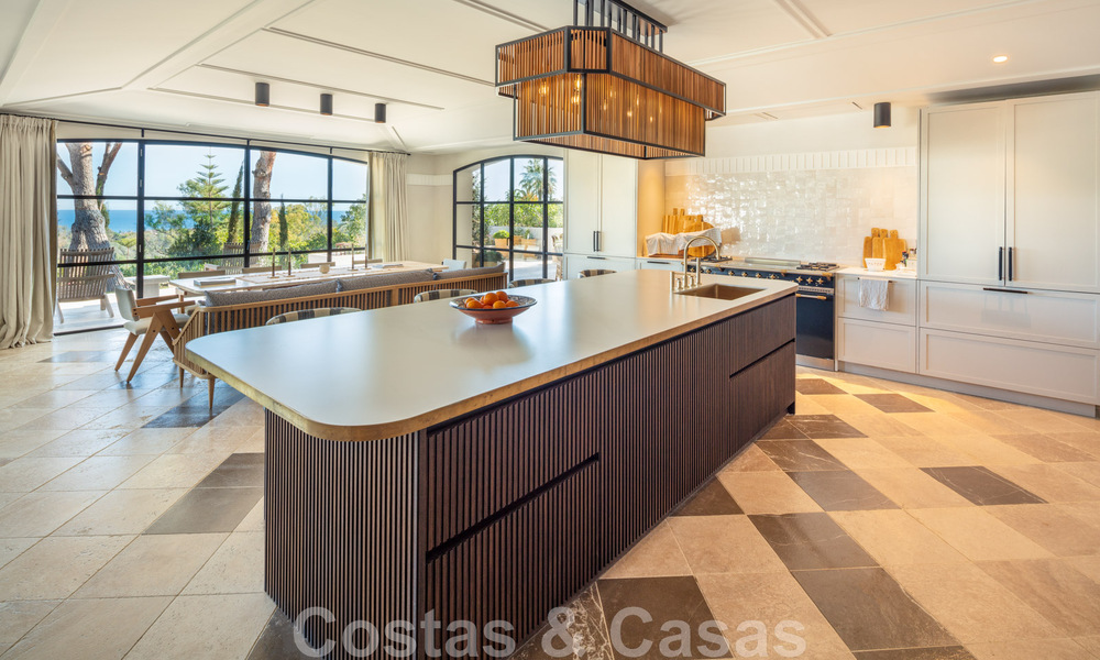 Superbe villa de design à vendre dans l'un des quartiers les plus recherchés de la Golden Mile de Marbella, avec vue sur la mer 45967