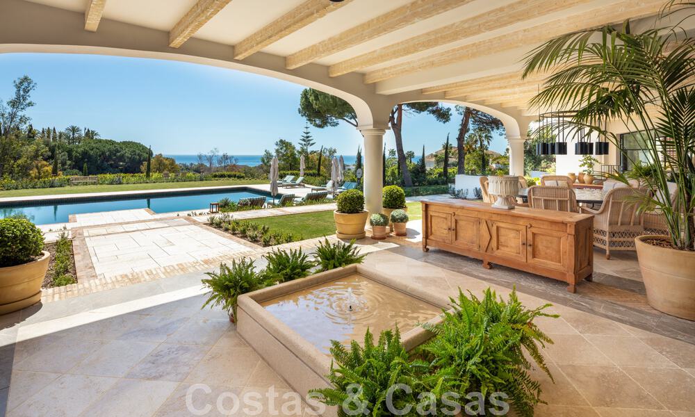 Superbe villa de design à vendre dans l'un des quartiers les plus recherchés de la Golden Mile de Marbella, avec vue sur la mer 45968