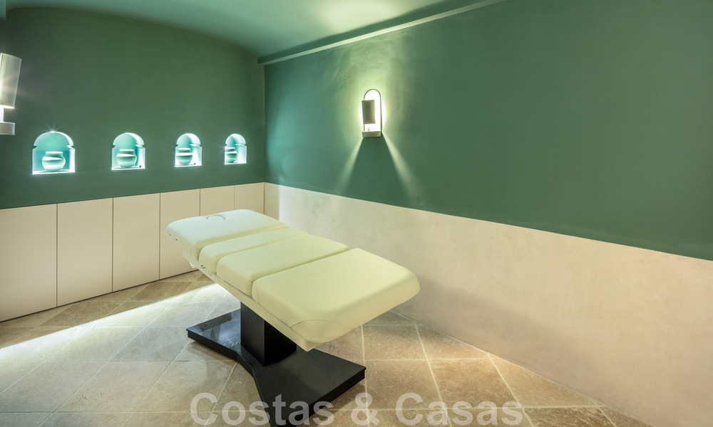 Superbe villa de design à vendre dans l'un des quartiers les plus recherchés de la Golden Mile de Marbella, avec vue sur la mer 45973