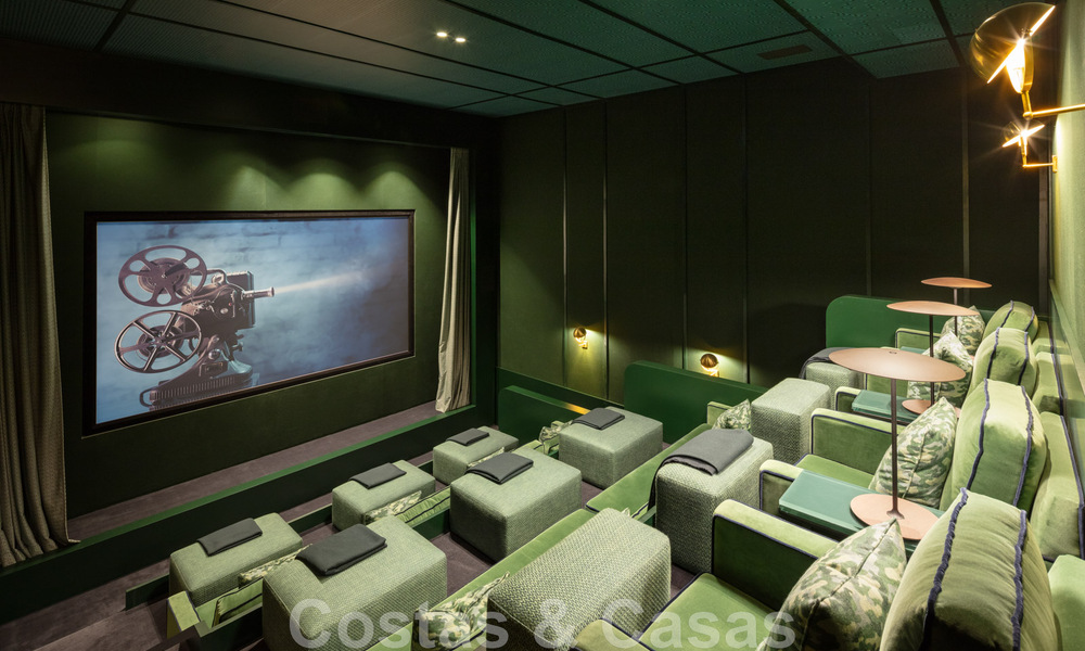 Superbe villa de design à vendre dans l'un des quartiers les plus recherchés de la Golden Mile de Marbella, avec vue sur la mer 45975