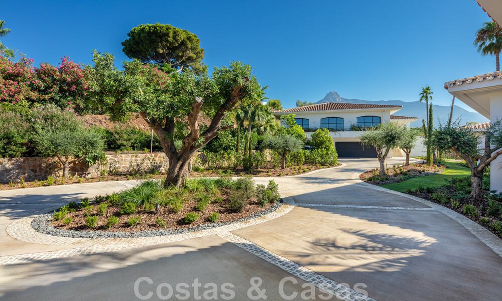 Superbe villa de design à vendre dans l'un des quartiers les plus recherchés de la Golden Mile de Marbella, avec vue sur la mer 45979