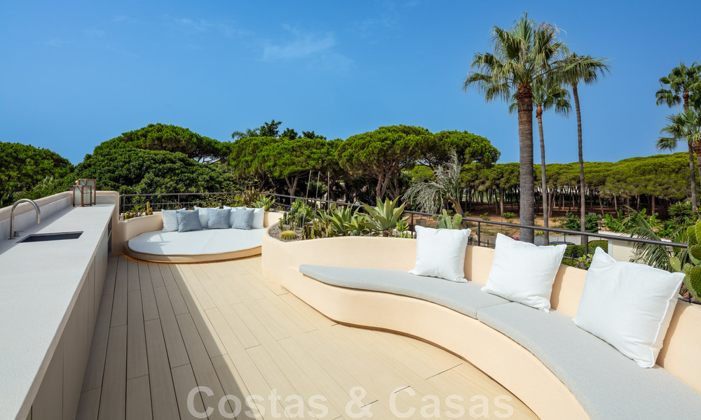 Villa andalouse moderniste à vendre avec vue panoramique, à deux pas de la mer, sur la Golden Mile de Marbella 44911