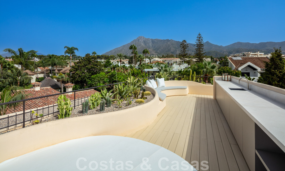 Villa andalouse moderniste à vendre avec vue panoramique, à deux pas de la mer, sur la Golden Mile de Marbella 44912