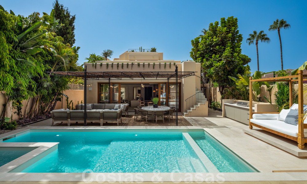 Villa andalouse moderniste à vendre avec vue panoramique, à deux pas de la mer, sur la Golden Mile de Marbella 44921