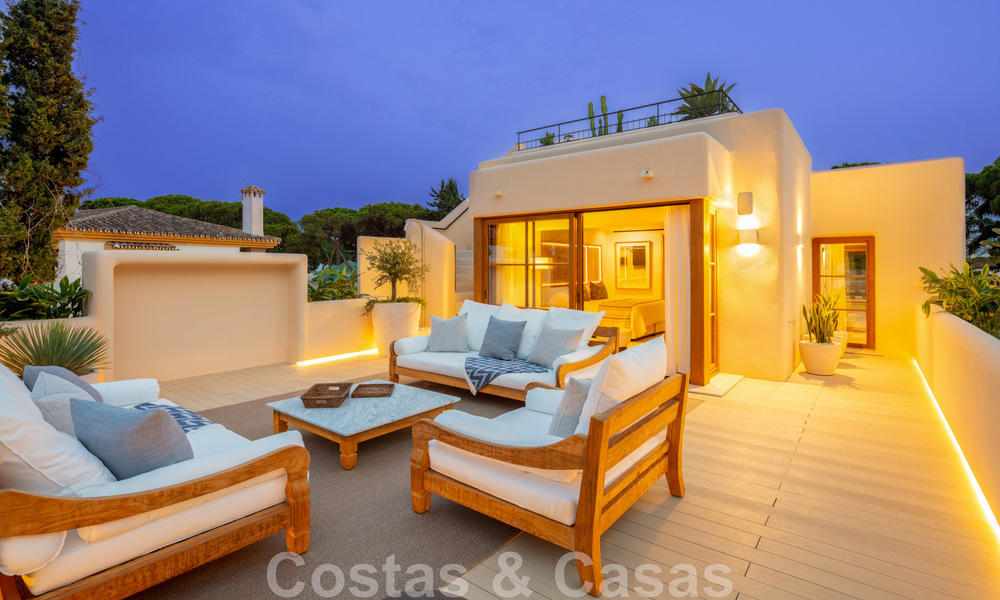Villa andalouse moderniste à vendre avec vue panoramique, à deux pas de la mer, sur la Golden Mile de Marbella 44930