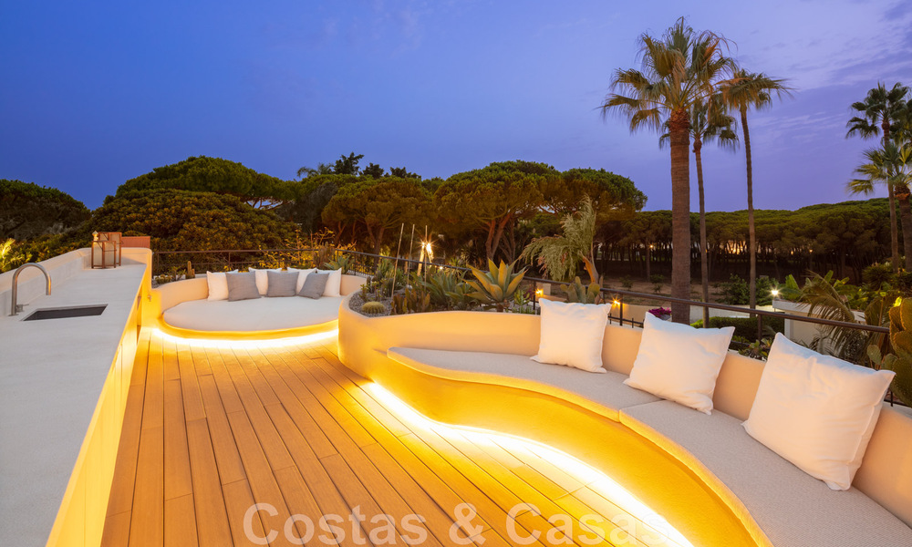 Villa andalouse moderniste à vendre avec vue panoramique, à deux pas de la mer, sur la Golden Mile de Marbella 44931