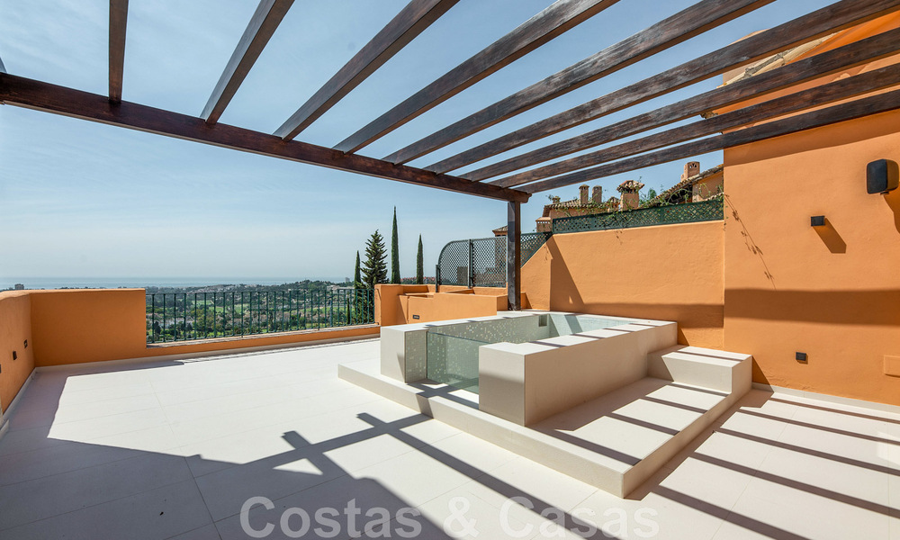 Penthouse duplex moderne et rénové, avec vue panoramique sur la mer, dans un complexe sécurisé 24h/24 à Nueva Andalucia, Marbella 45357
