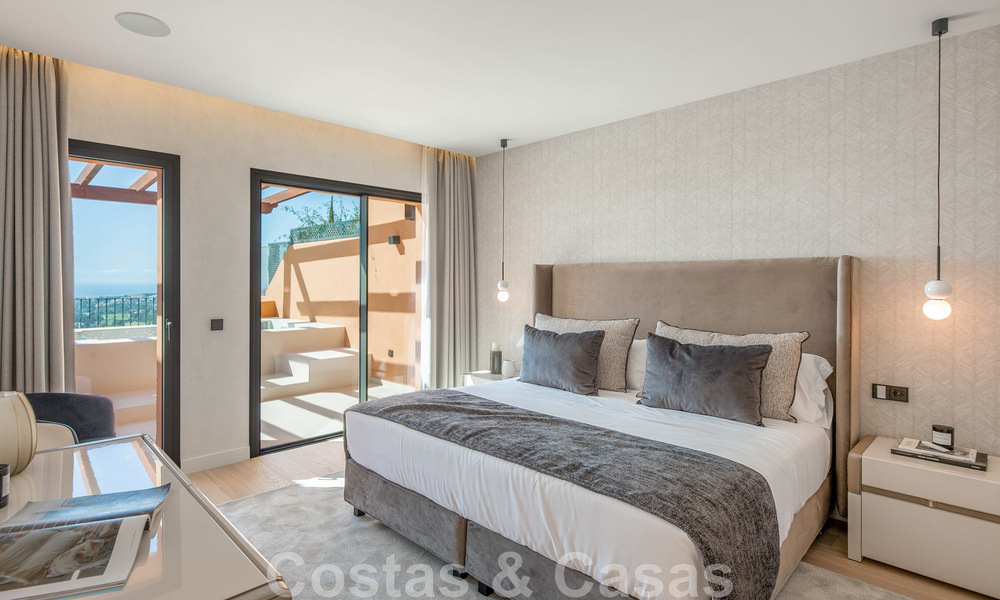 Penthouse duplex moderne et rénové, avec vue panoramique sur la mer, dans un complexe sécurisé 24h/24 à Nueva Andalucia, Marbella 45360