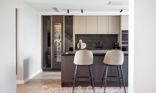 Penthouse duplex moderne et rénové, avec vue panoramique sur la mer, dans un complexe sécurisé 24h/24 à Nueva Andalucia, Marbella 45372 