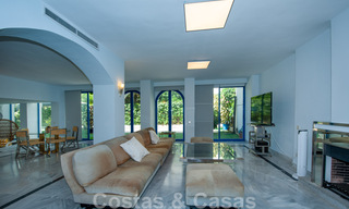 Vente d'un appartement spacieux avec une terrasse et une piscine privée, plage de seconde ligne dans le centre de Marbella 44936 