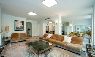 Vente d'un appartement spacieux avec une terrasse et une piscine privée, plage de seconde ligne dans le centre de Marbella 44937 