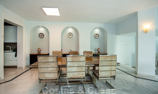 Vente d'un appartement spacieux avec une terrasse et une piscine privée, plage de seconde ligne dans le centre de Marbella 44938 