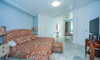 Vente d'un appartement spacieux avec une terrasse et une piscine privée, plage de seconde ligne dans le centre de Marbella 44940 