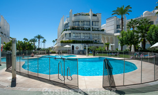 Vente d'un appartement spacieux avec une terrasse et une piscine privée, plage de seconde ligne dans le centre de Marbella 44945 