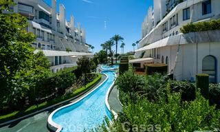 Vente d'un appartement spacieux avec une terrasse et une piscine privée, plage de seconde ligne dans le centre de Marbella 44947 