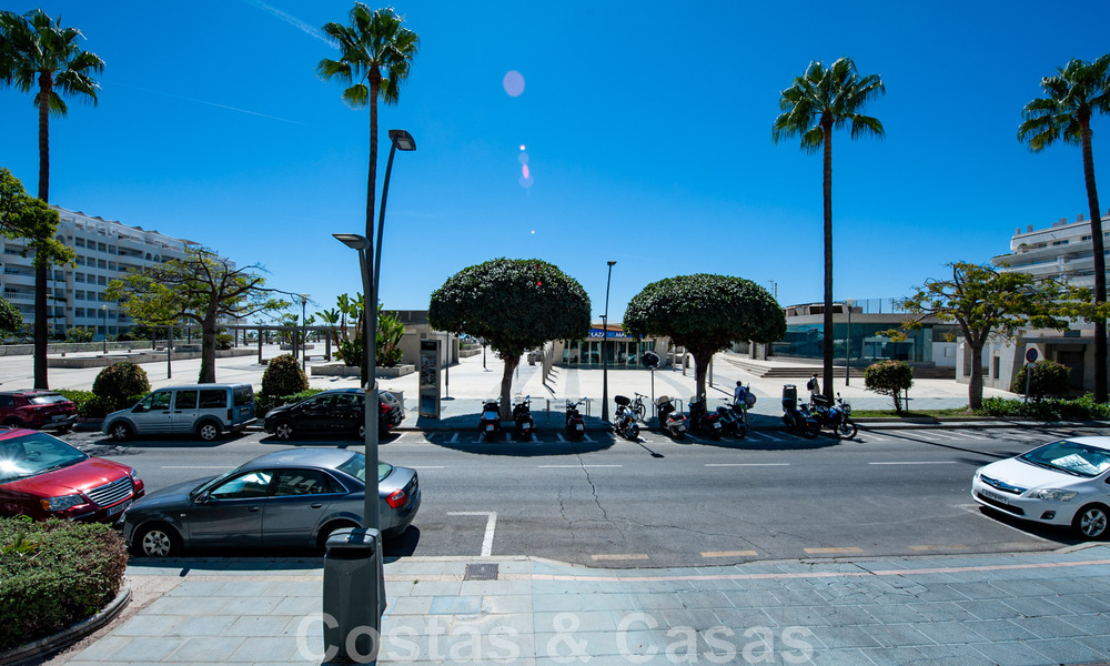 Vente d'un appartement spacieux avec une terrasse et une piscine privée, plage de seconde ligne dans le centre de Marbella 44948