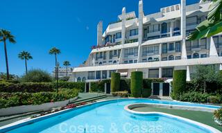 Vente d'un appartement spacieux avec une terrasse et une piscine privée, plage de seconde ligne dans le centre de Marbella 44950 