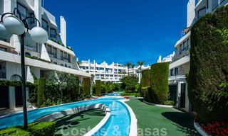 Vente d'un appartement spacieux avec une terrasse et une piscine privée, plage de seconde ligne dans le centre de Marbella 44951 