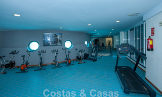 Vente d'un appartement spacieux avec une terrasse et une piscine privée, plage de seconde ligne dans le centre de Marbella 44952 