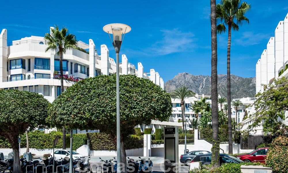 Vente d'un appartement spacieux avec une terrasse et une piscine privée, plage de seconde ligne dans le centre de Marbella 44954