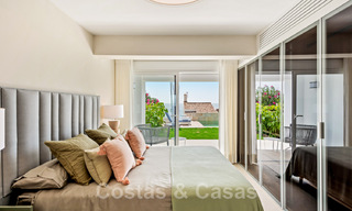 Villa contemporaine entièrement rénovée à vendre, avec vue sur la mer, située dans une urbanisation de bord de mer à Estepona 45026 