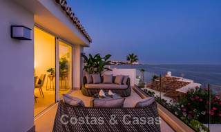 Villa contemporaine entièrement rénovée à vendre, avec vue sur la mer, située dans une urbanisation de bord de mer à Estepona 45034 