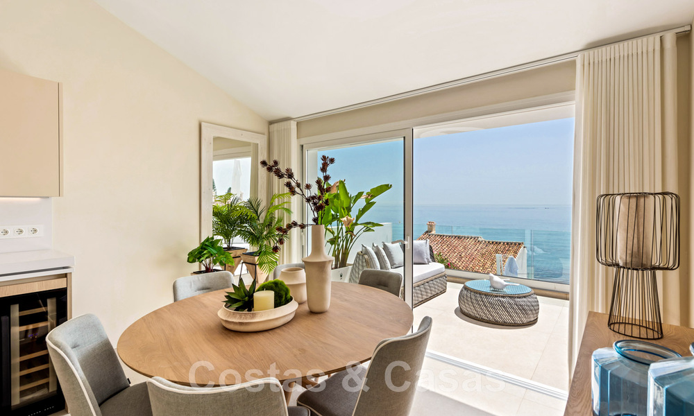 Villa contemporaine entièrement rénovée à vendre, avec vue sur la mer, située dans une urbanisation de bord de mer à Estepona 45041
