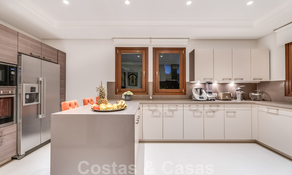 Spacieuse villa de luxe à vendre, de style andalou, située en hauteur à Nueva Andalucia, Marbella 45066