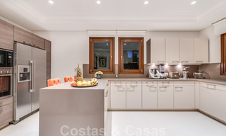 Spacieuse villa de luxe à vendre, de style andalou, située en hauteur à Nueva Andalucia, Marbella 45066 