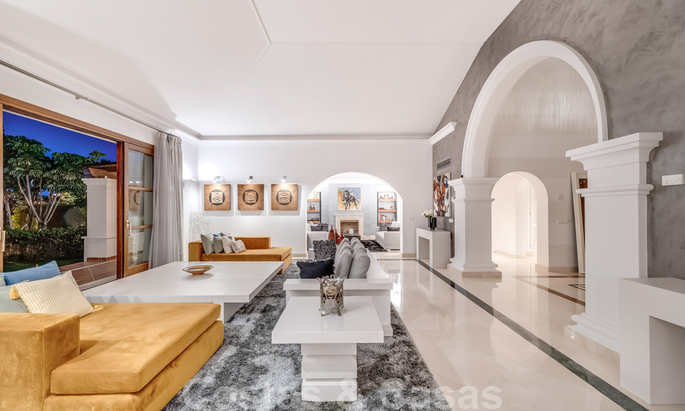 Spacieuse villa de luxe à vendre, de style andalou, située en hauteur à Nueva Andalucia, Marbella 45067