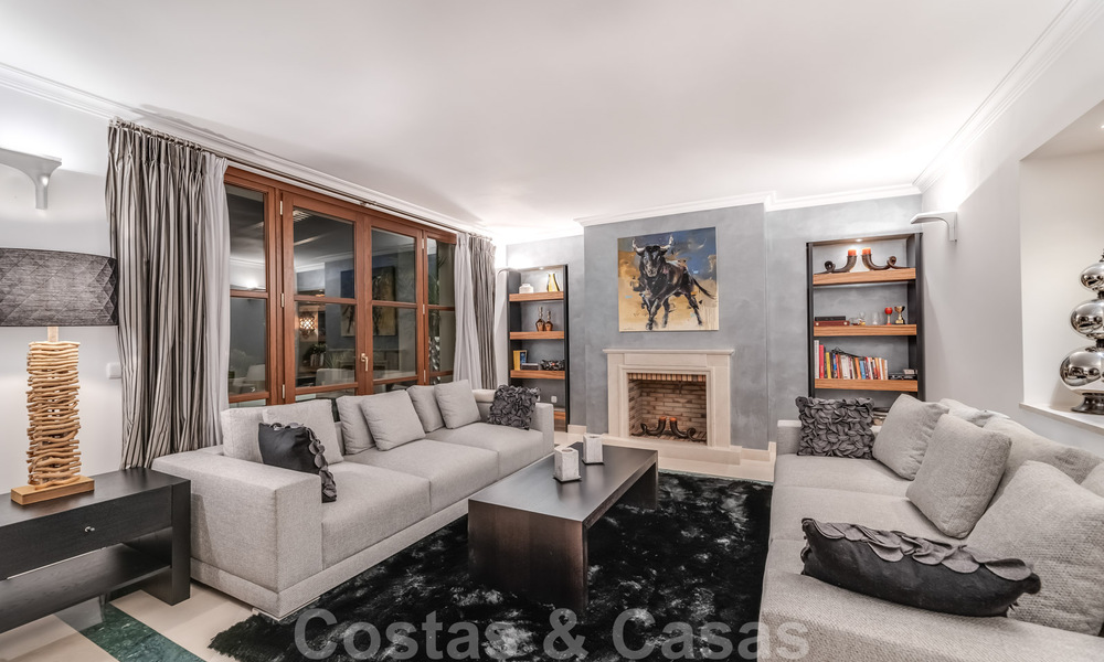 Spacieuse villa de luxe à vendre, de style andalou, située en hauteur à Nueva Andalucia, Marbella 45076