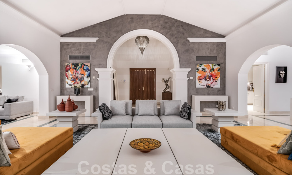 Spacieuse villa de luxe à vendre, de style andalou, située en hauteur à Nueva Andalucia, Marbella 45077