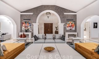 Spacieuse villa de luxe à vendre, de style andalou, située en hauteur à Nueva Andalucia, Marbella 45077 