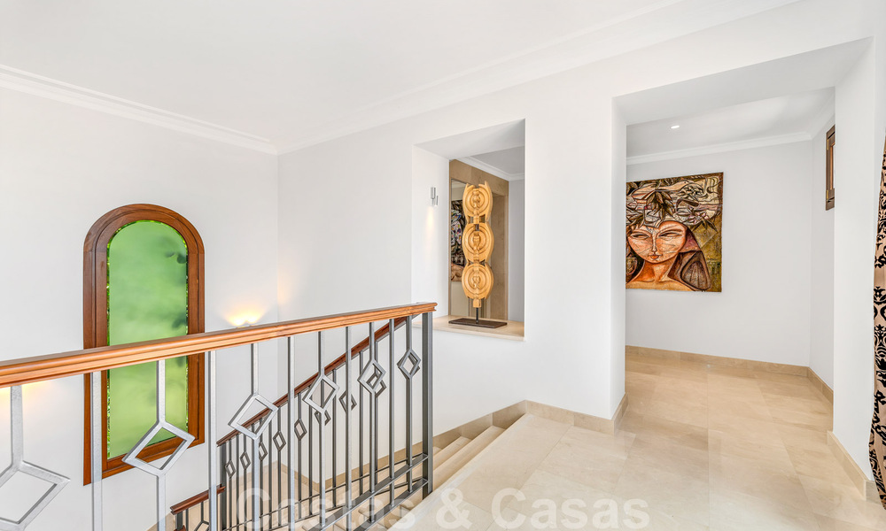 Spacieuse villa de luxe à vendre, de style andalou, située en hauteur à Nueva Andalucia, Marbella 45078