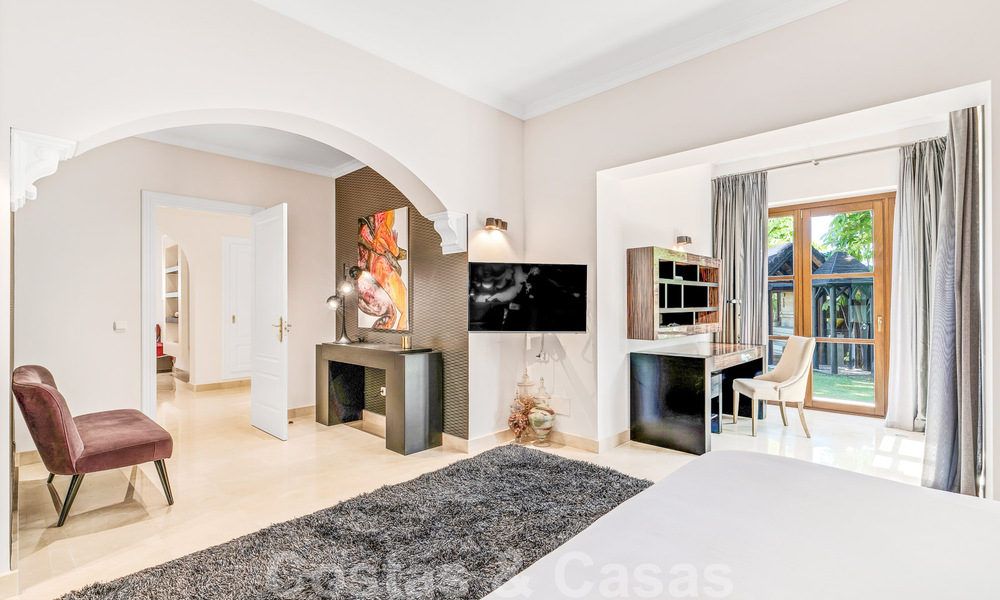 Spacieuse villa de luxe à vendre, de style andalou, située en hauteur à Nueva Andalucia, Marbella 45092