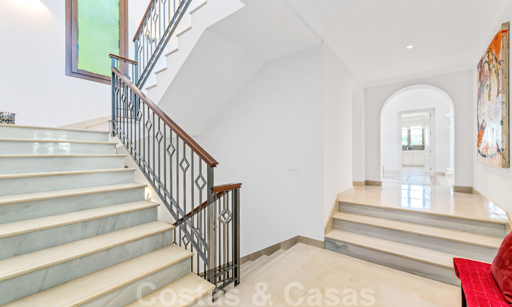 Spacieuse villa de luxe à vendre, de style andalou, située en hauteur à Nueva Andalucia, Marbella 45101