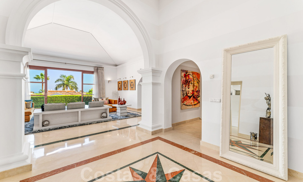 Spacieuse villa de luxe à vendre, de style andalou, située en hauteur à Nueva Andalucia, Marbella 45104