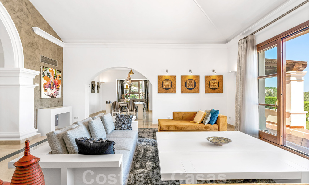 Spacieuse villa de luxe à vendre, de style andalou, située en hauteur à Nueva Andalucia, Marbella 45108