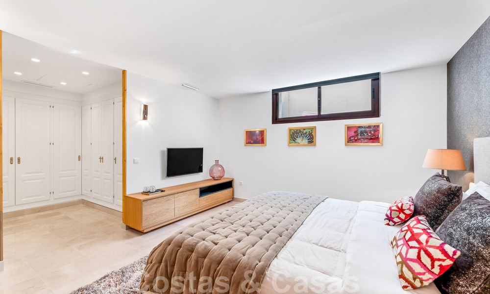 Spacieuse villa de luxe à vendre, de style andalou, située en hauteur à Nueva Andalucia, Marbella 45110