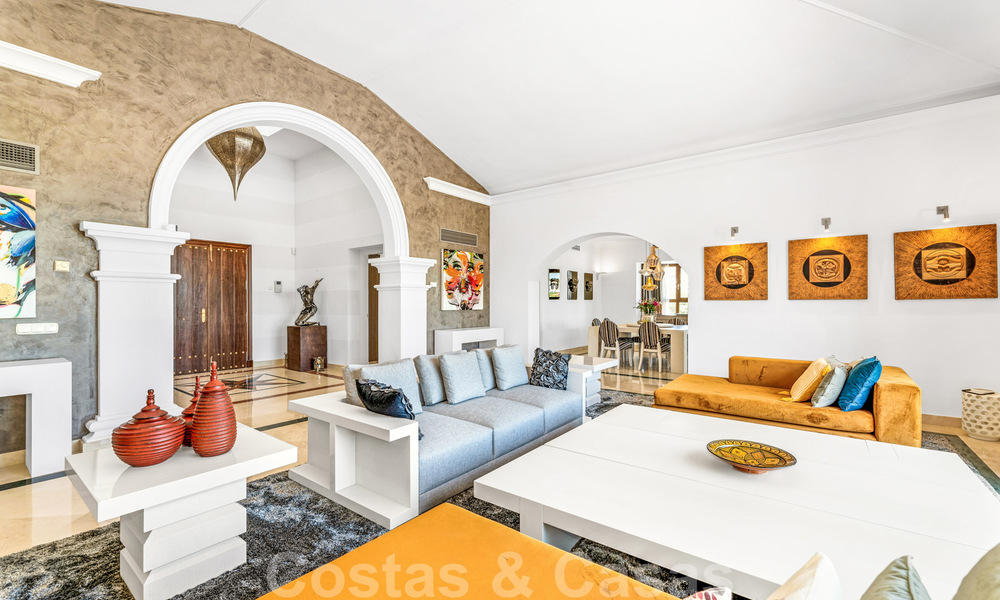 Spacieuse villa de luxe à vendre, de style andalou, située en hauteur à Nueva Andalucia, Marbella 45118