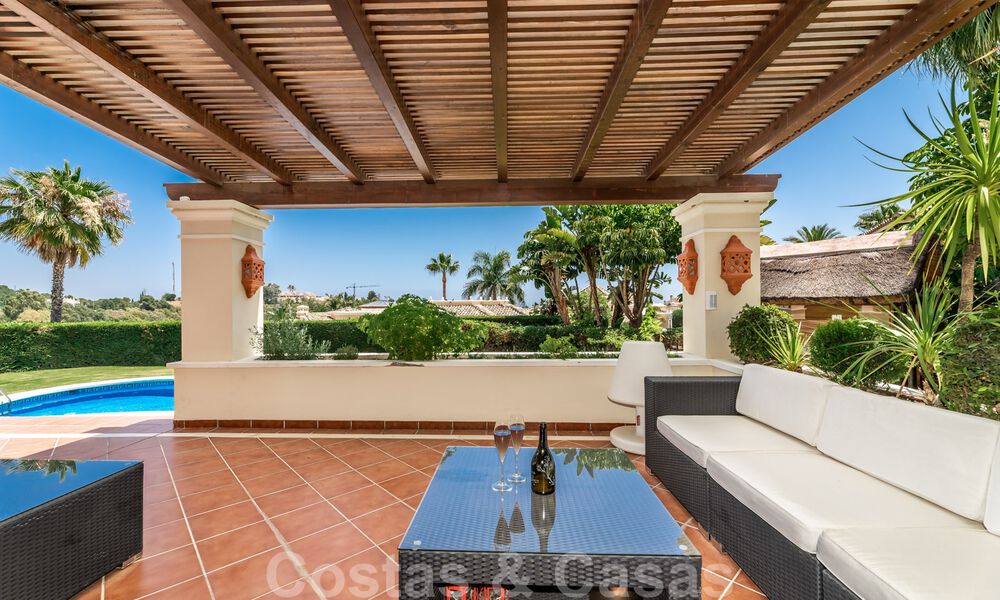 Spacieuse villa de luxe à vendre, de style andalou, située en hauteur à Nueva Andalucia, Marbella 45120