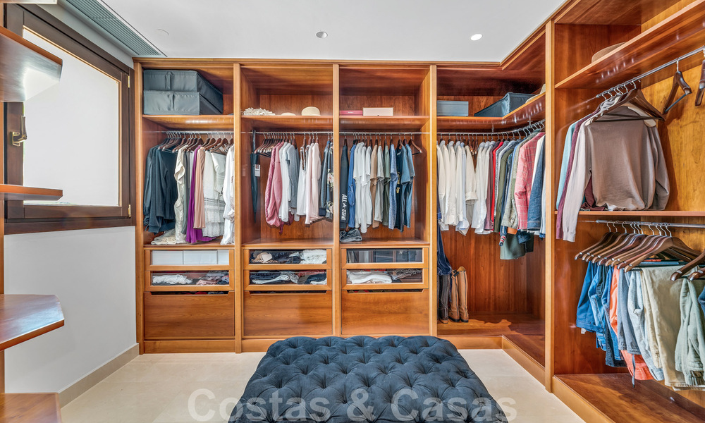 Spacieuse villa de luxe à vendre, de style andalou, située en hauteur à Nueva Andalucia, Marbella 45121