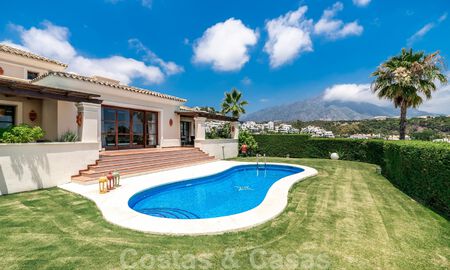 Spacieuse villa de luxe à vendre, de style andalou, située en hauteur à Nueva Andalucia, Marbella 45125