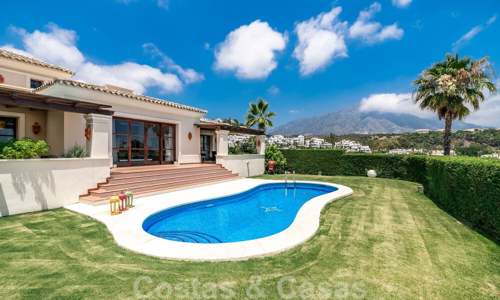 Spacieuse villa de luxe à vendre, de style andalou, située en hauteur à Nueva Andalucia, Marbella 45125