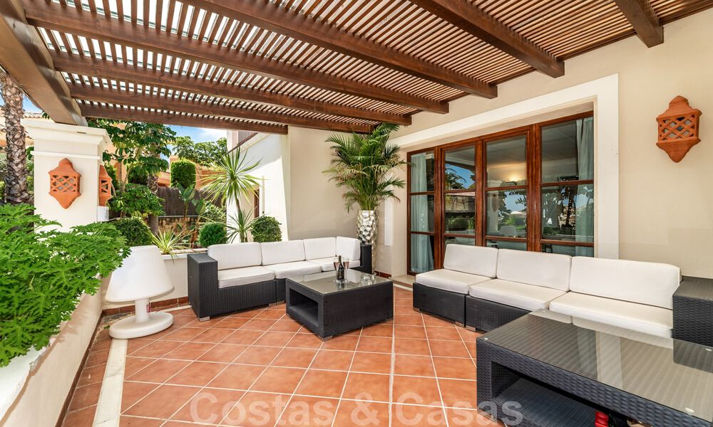 Spacieuse villa de luxe à vendre, de style andalou, située en hauteur à Nueva Andalucia, Marbella 45130