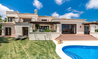 Spacieuse villa de luxe à vendre, de style andalou, située en hauteur à Nueva Andalucia, Marbella 45134 